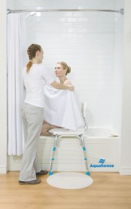 Siège de transfert pour baignoire, par AquaSense®, utilisation dans le bain